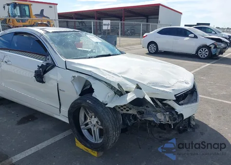 2012 Mercedes-Benz E 350 z USA, uszkodzony, nr VIN WDDKJ5KBXCF137956